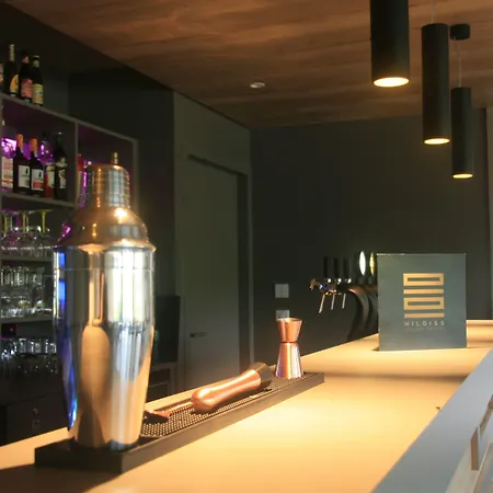 Mildiss & Restaurant, Bw Signature Collection מלון בסה-א-סנט-אנסטאיס